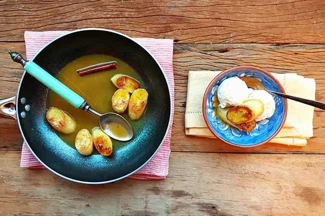 Manga flambada com cachaça
