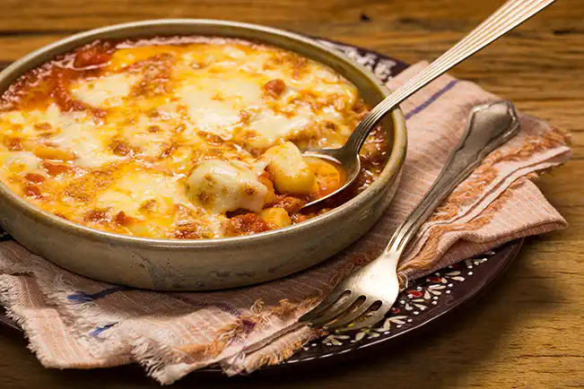 Macarrão com burrata e parma