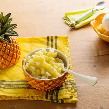 Abacaxi flambado com sorvete de coco