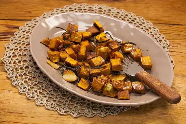 Receita de Abóbora assada com alho e sálvia