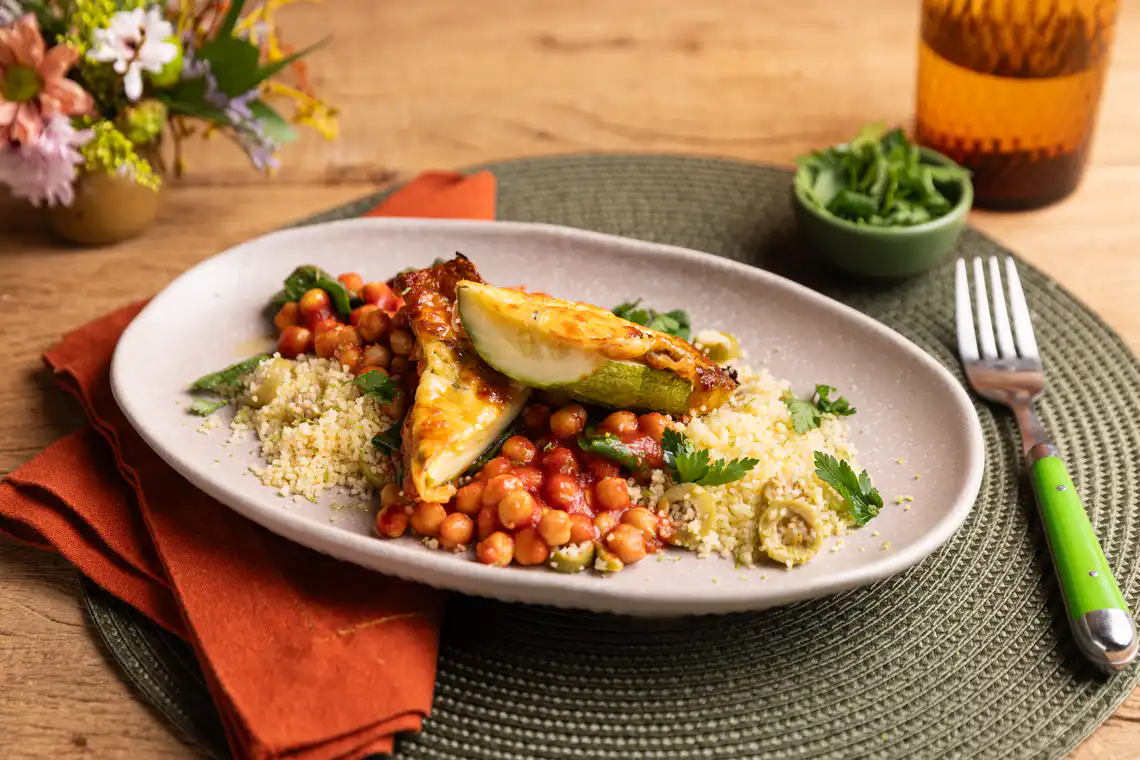 Abobrinha gratinada com ensopado de tomate e grão-de-bico na Air Fryer da Rita Lobo