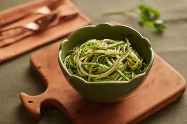 Receita de Abobrinha marinada com limão e salsinha