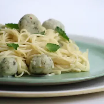 Almôndegas de peixe ao molho de limão