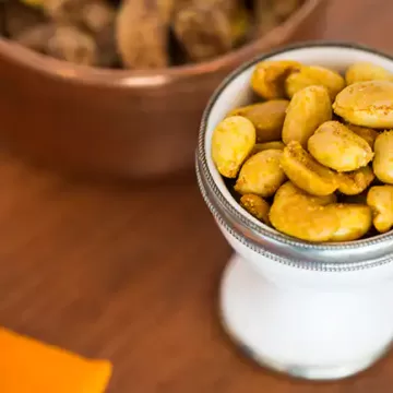 Amendoim temperado com cúrcuma