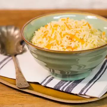 Arroz com cenoura e salsão (mirepoix)