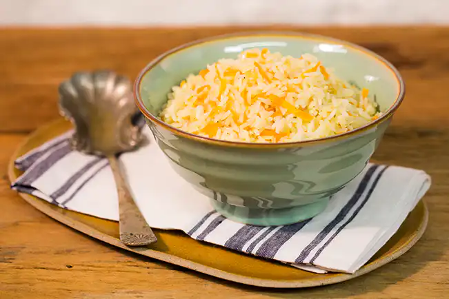 Arroz com cenoura e salsão (mirepoix)