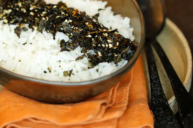 Arroz com furikake de couve