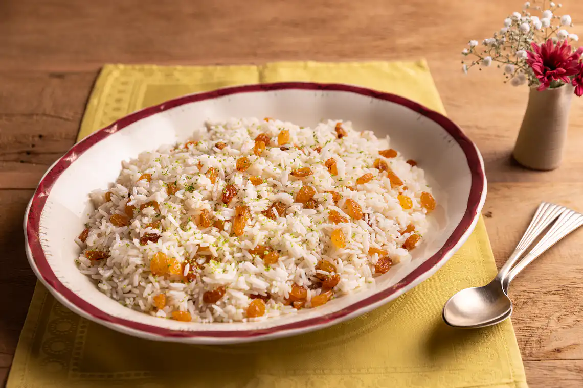 Arroz com passas e limão