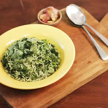 Arroz de brócolis com alho dourado