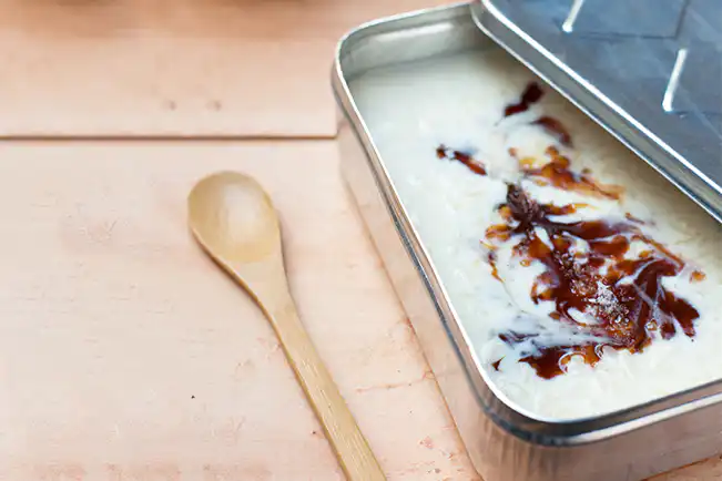 Arroz-doce com calda de caramelo e flor de sal