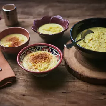 Arroz-doce com especiarias (cúrcuma, cardamomo e canela)