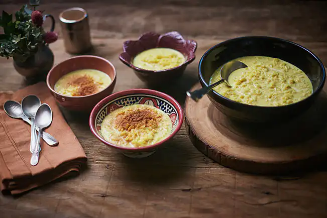 Arroz-doce com especiarias (cúrcuma, cardamomo e canela)