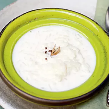 Arroz-doce perfumado com cardamomo