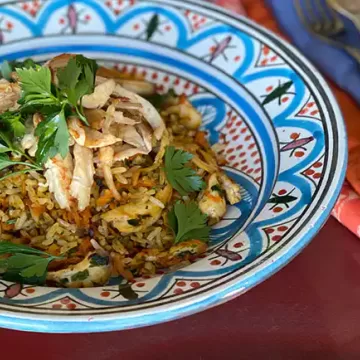 Arroz frito com frango e cenoura