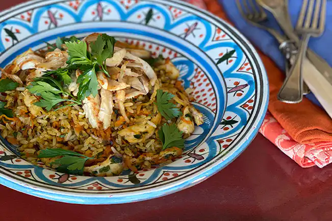 Arroz frito com frango e cenoura