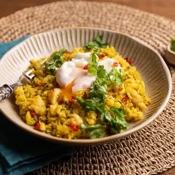 Arroz guéri-guéri (arroz de peixe com cúrcuma e ervas)