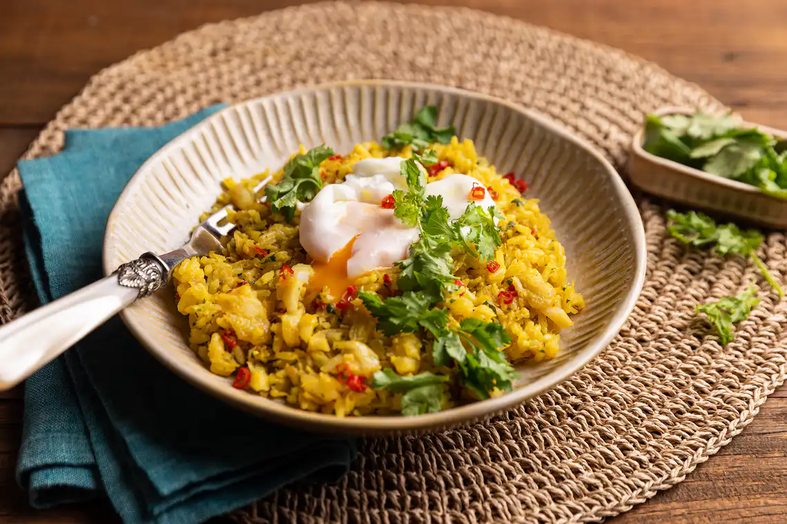 Arroz guéri-guéri (arroz de peixe com cúrcuma e ervas)