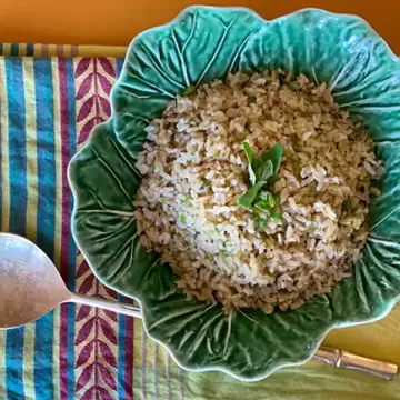 Arroz integral com talo de espinafre