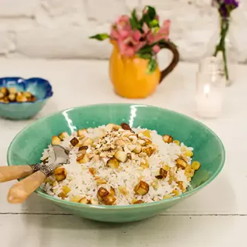 Arroz natalino com queijo de coalho
