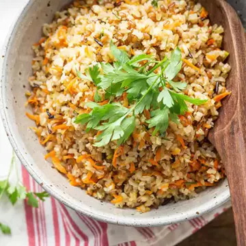Arroz sete cereais frito com cenoura e gengibre