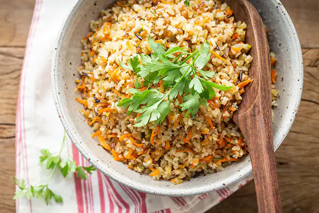 Arroz sete cereais frito com cenoura e gengibre