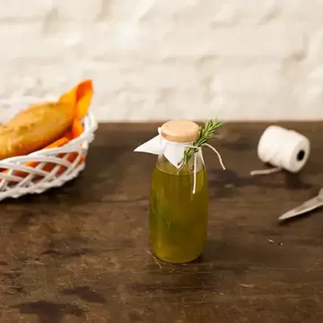 Azeite aromatizado com limão e alecrim