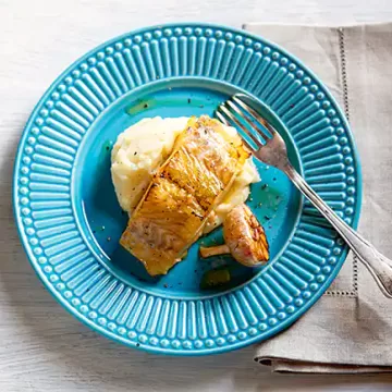 Bacalhau com purê perfumado com alho