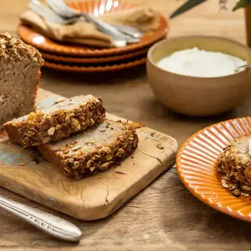 Banana bread com crocante de aveia (bolo de banana)