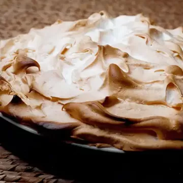 Banana caramelada com suspiro