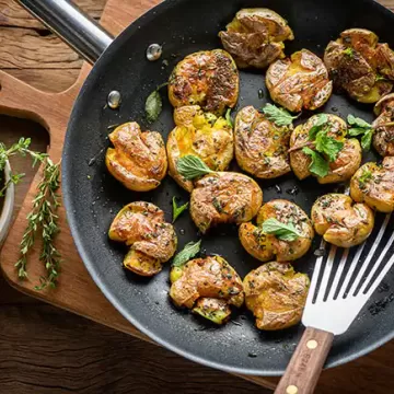 Batata ao murro de frigideira