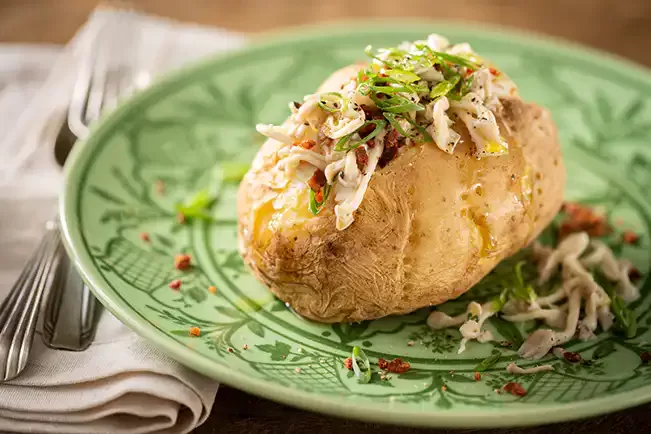 Receita de Batata assada no micro-ondas com conserva de cogumelo