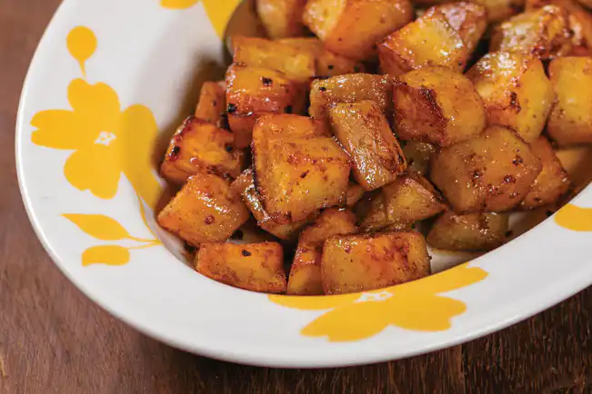 Batata-doce assada com alho e páprica