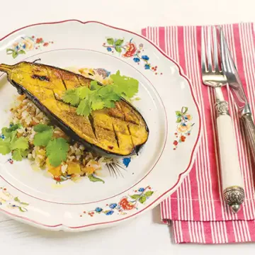 Berinjela assada com arroz sete cereais