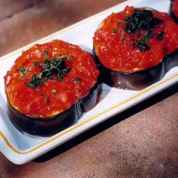 Berinjela em rodelas com pasta de pimentão