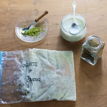 Bife de frango com marinada de iogurte e zatar