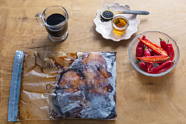 Bife de frango com marinada de shoyu