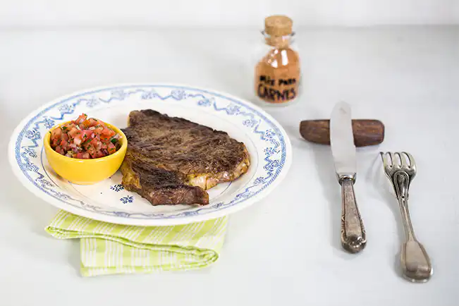 Bife grelhado com vinagrete