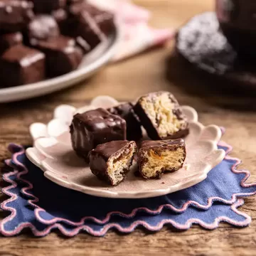 Biscoitone (panetone coberto de chocolate)