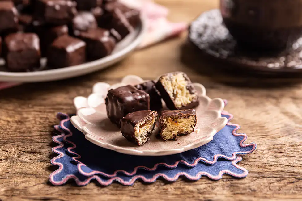 Biscoitone (panetone coberto de chocolate)