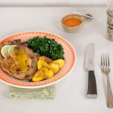 Bisteca com banana grelhada