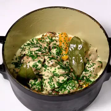 Blanquete de vitela com champignon à moda antiga