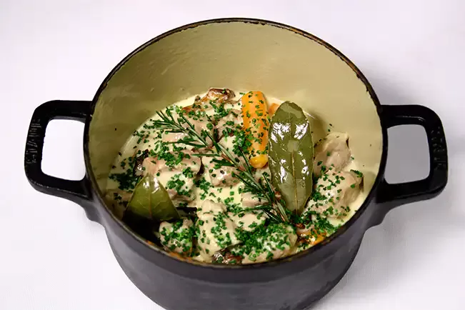Receita de Blanquete de vitela com champignon à moda antiga