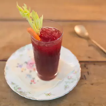 Bloody mary com suco de 5 vegetais