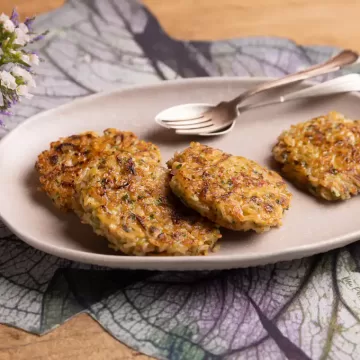 Bolinho de arroz integral com rabanete (reaproveitamento)