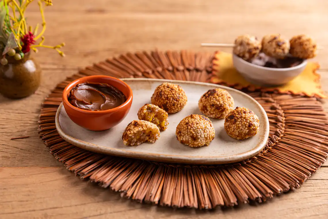 Bolinho de banana-da-terra com tapioca na Air Fryer da Rita Lobo