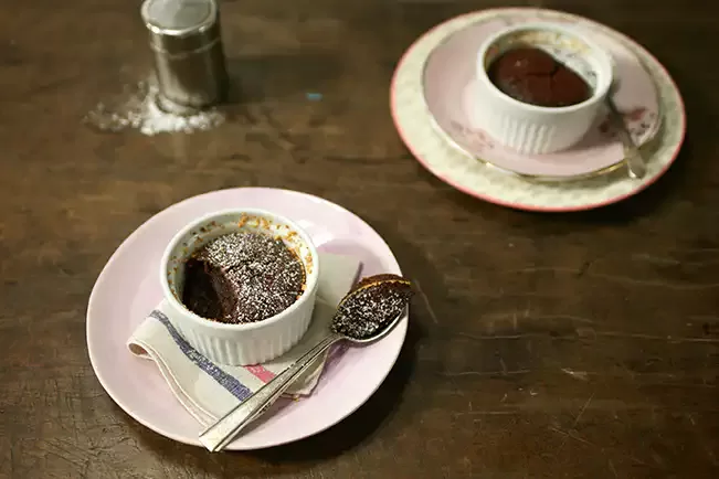 Receita de Bolinho de chocolate com castanha-de-caju e mel