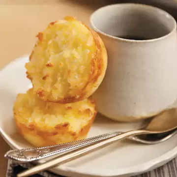 Bolinho de mandioca com coco