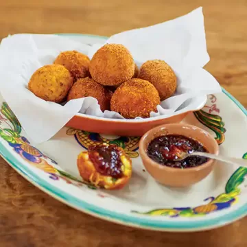 Bolinho de risoto (arancini)