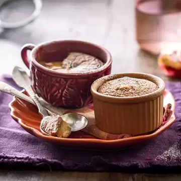 Bolinho quente de doce de leite para dois