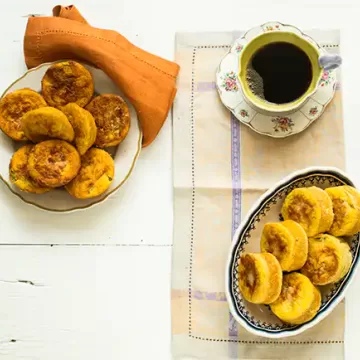 Bolinhos salgados de milho com abobrinha